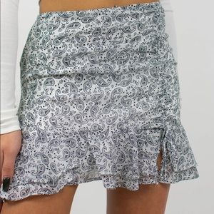 NWT Blue/White Paisley Sinched Mini Skirt - S
